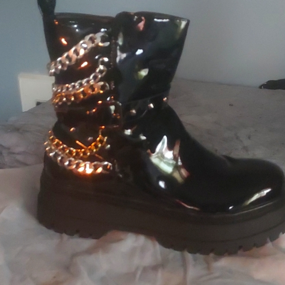 ALALEA WANG CHAIN COMBAT BOOT / BLACK / SIZE 9